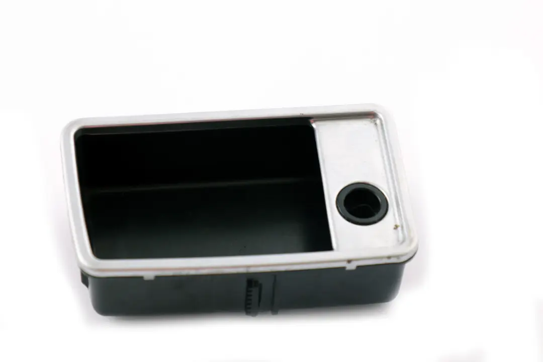 Utilizzo Posacenere Frontale 5116 per BMW E65 E66 E67 con numero di parte 8223405 BMW E65 E66 E67 Utilizzo Posacenere Frontale 5116 - SKU 8223405 - Numero di parte 8223405