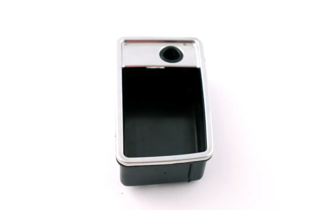 Consola central delantera Cenicero Insertar Chrome para BMW E65 E66 E67 con número de pieza 8223405 BMW E65 E66 E67 Consola central delantera Cenicero Insertar Chrome - SKU 8223405 - Número de pieza 8223405