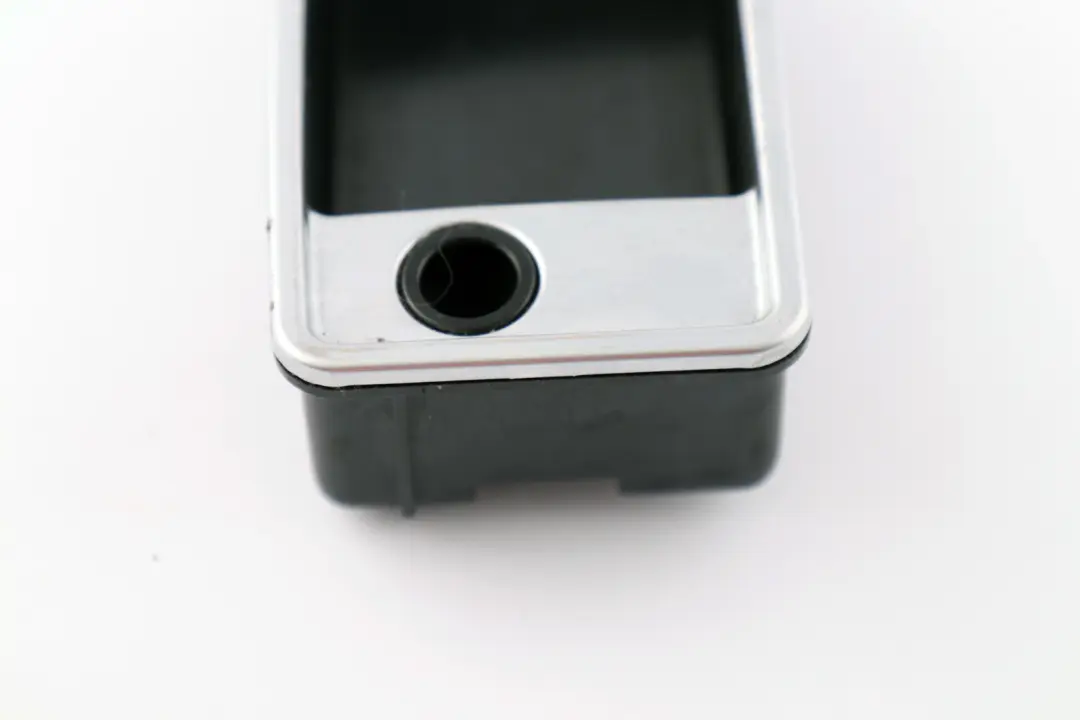 BMW E65 E66 E67 Consola central delantera Cenicero Insertar Chrome - SKU 8223405 - Número de pieza 8223405