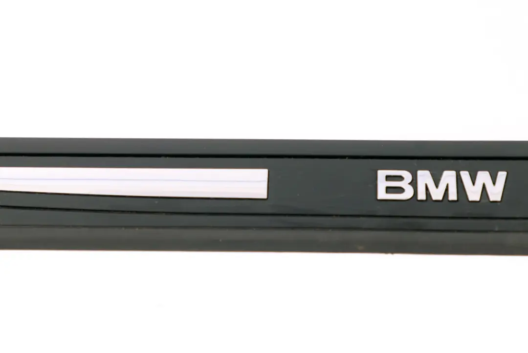 Striscia Copertura Ingresso Interno Nero Schwarz Destra O/S per BMW E65 E66 con numero di parte 8223552 BMW E65 E66 Striscia Copertura Ingresso Interno Nero Schwarz Destra O/S - SKU 8223552 - Numero di parte 8223552