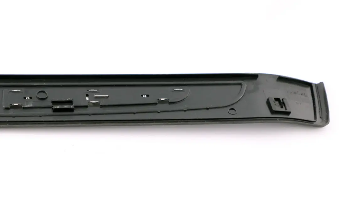 Tapa Tira Entrada Interior Negro Schwarz Derecha para BMW E65 E66 con número de pieza 8223552 BMW E65 E66 Tapa Tira Entrada Interior Negro Schwarz Derecha - SKU 8223552 - Número de pieza 8223552