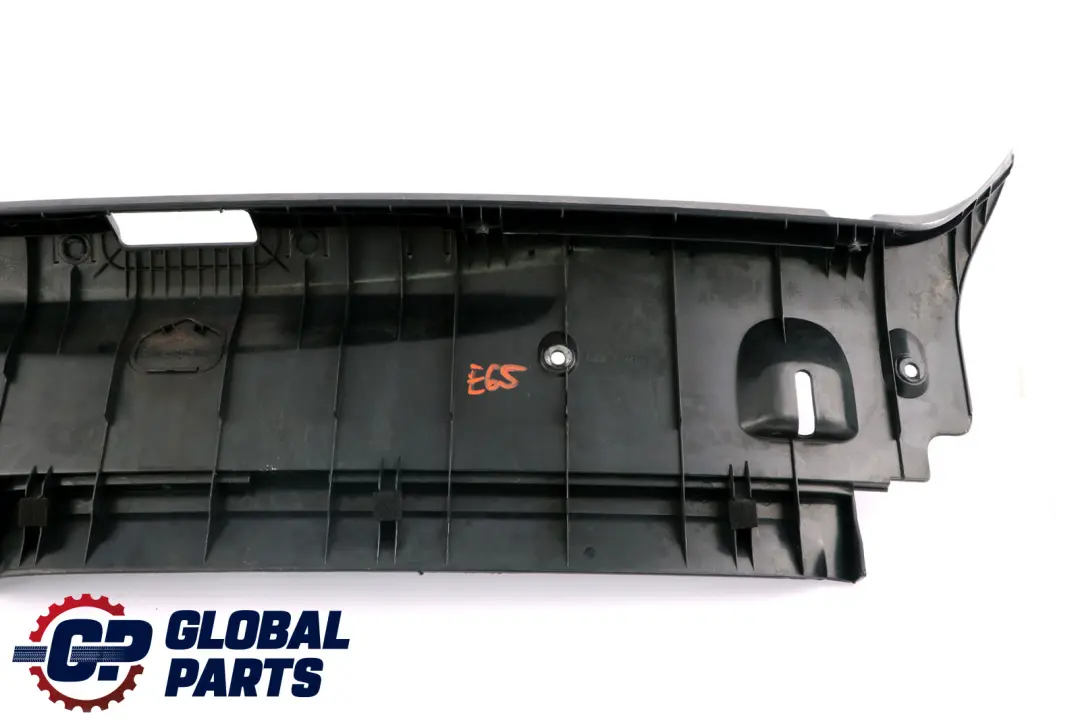 Trunk Boot Rear Inner Sill Trim Panel Lock Cover para BMW E65 E66 con número de pieza 8223560 BMW E65 E66 Trunk Boot Rear Inner Sill Trim Panel Lock Cover - SKU 8223560 - Número de pieza 8223560