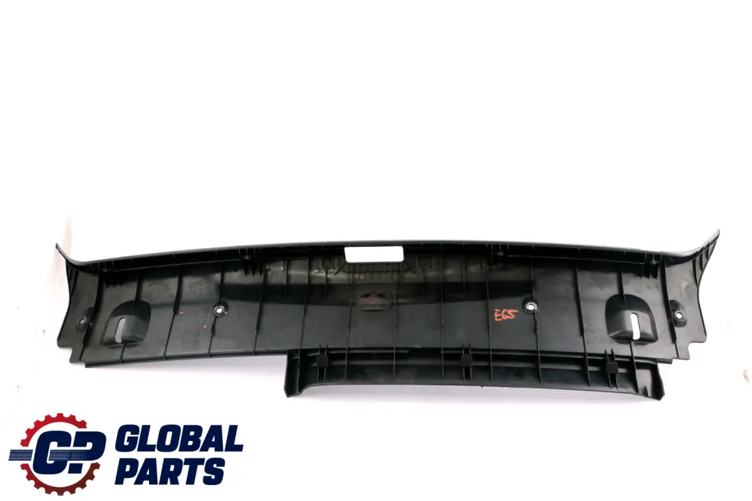 Trunk Boot Rear Inner Sill Trim Panel Lock Cover para BMW E65 E66 con número de pieza 8223560 BMW E65 E66 Trunk Boot Rear Inner Sill Trim Panel Lock Cover - SKU 8223560 - Número de pieza 8223560