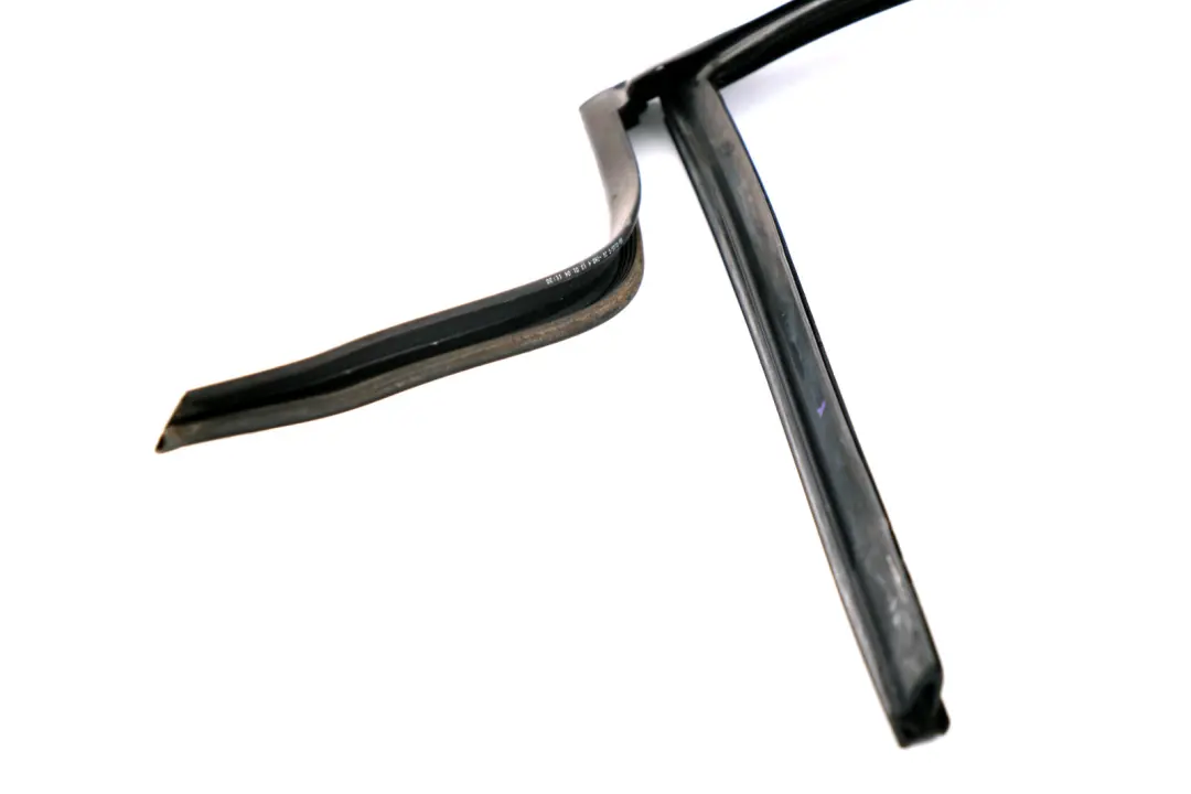 Right Rear Door Window Guide Rubber Frame O/S to BMW E65 with Part number 8223808 BMW E65 Right Rear Door Window Guide Rubber Frame O/S - SKU 8223808 - Part number 8223808