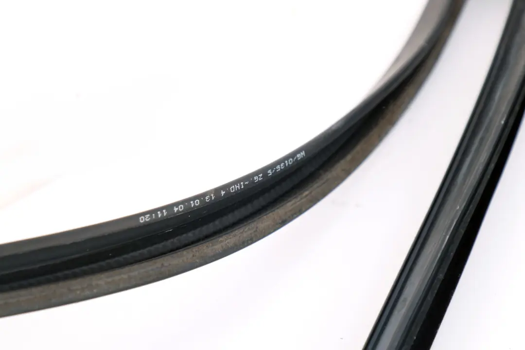 BMW E65 Uszczelka Prowadnica Szyby Drzwi Prawy Tył - SKU 8223808 - Numer Części 8223808