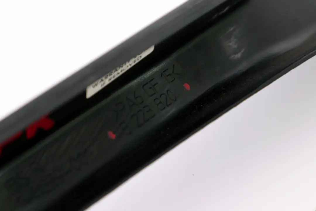 Tapa Marco Ventana Puerta Delantera Derecha para BMW E65 E66 con número de pieza 8223820 BMW E65 E66 Tapa Marco Ventana Puerta Delantera Derecha - SKU 8223820 - Número de pieza 8223820