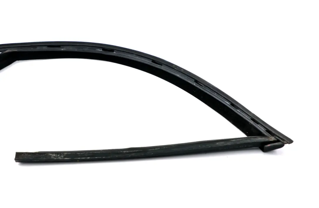 Guarnizione Finestrino Anteriore BMW E65 E66 Guarnizione Gomma Sinistra per con numero di parte 51338223831 Guarnizione Finestrino Anteriore BMW E65 E66 Guarnizione Gomma Sinistra - SKU 8223831 - Numero di parte 51338223831