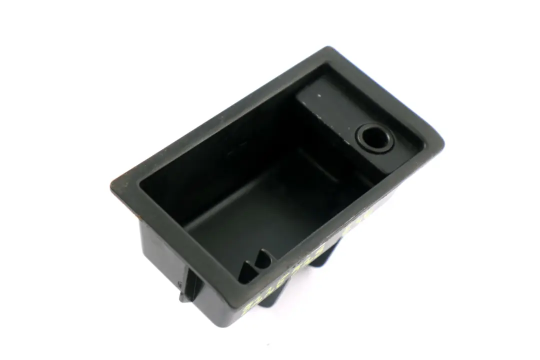 *BMW 3 er E46 Einsatz Ascher Mittelkonsole Ablegefächer Schwarz für mit Teilenummer 8225529 *BMW 3 er E46 Einsatz Ascher Mittelkonsole Ablegefächer Schwarz - SKU 8225529 - Teilenummer 8225529