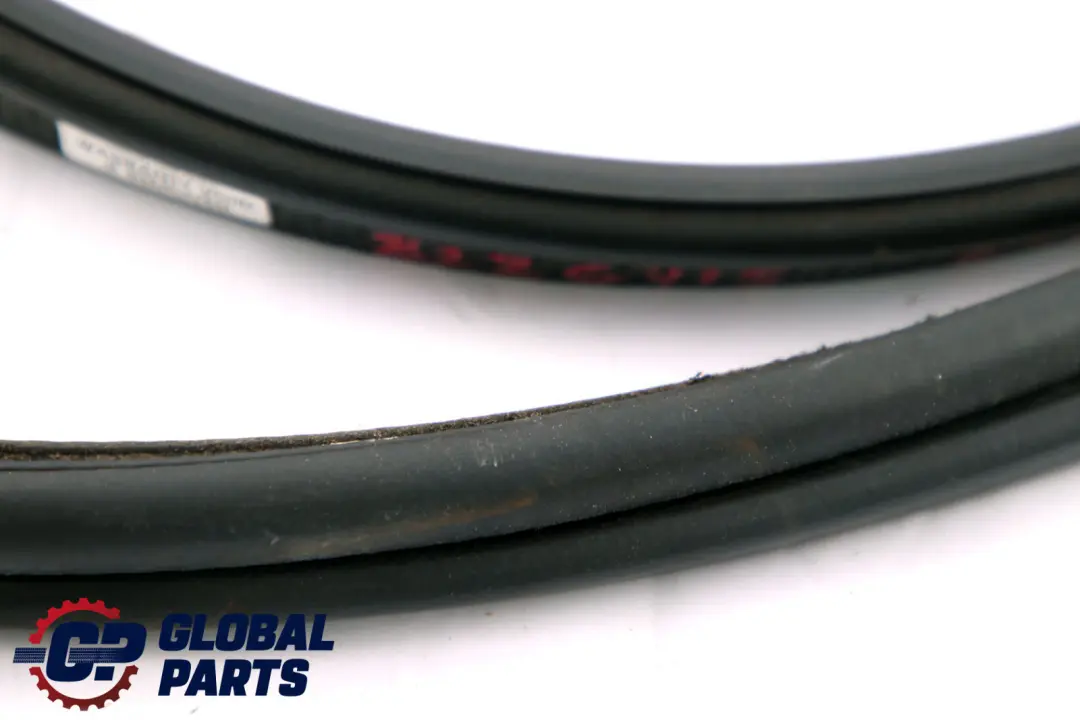 Coupé Cabrio Gasket Seal Trunk Lid Sealing to BMW 3 Series E46 with Part number 8226715 BMW 3 Series E46 Coupé Cabrio Gasket Seal Trunk Lid Sealing - SKU 8226715 - Part number 8226715