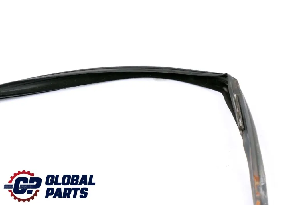 Ventana Guia Sello Puerta Delantera Derecha para BMW E39 con número de pieza 8226874 BMW E39 Ventana Guia Sello Puerta Delantera Derecha - SKU 8226874 - Número de pieza 8226874