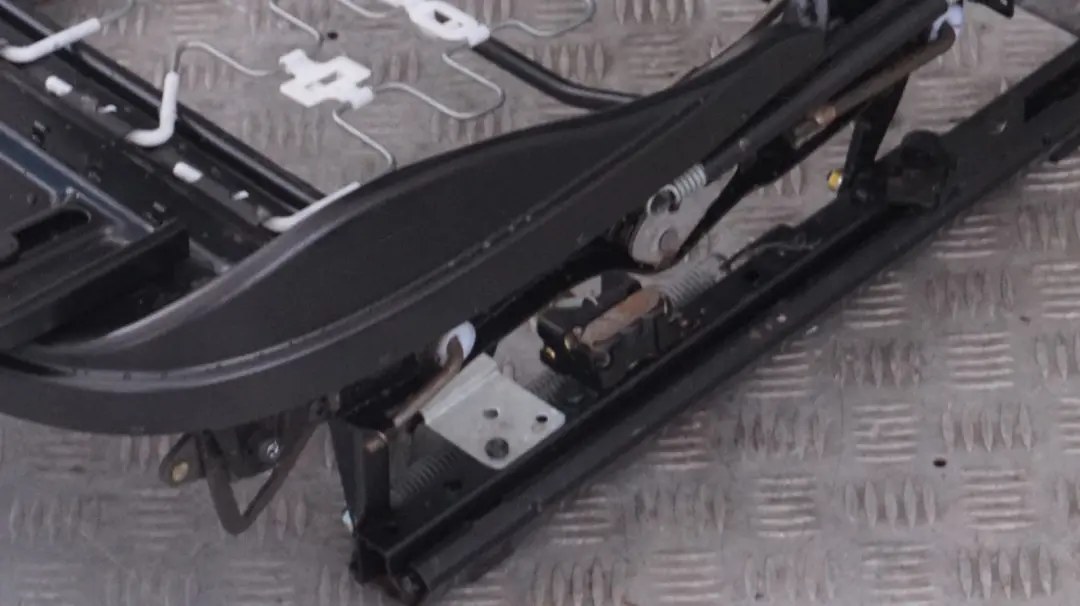 Front Right O/S Sports Seat Backrest Frame Mechanism to BMW X3 X5 Series E53 E83 1 with Part number 8234341 BMW X3 X5 Series E53 E83 1 Front Right O/S Sports Seat Backrest Frame Mechanism - SKU 8234341-1 - Part number 8234341