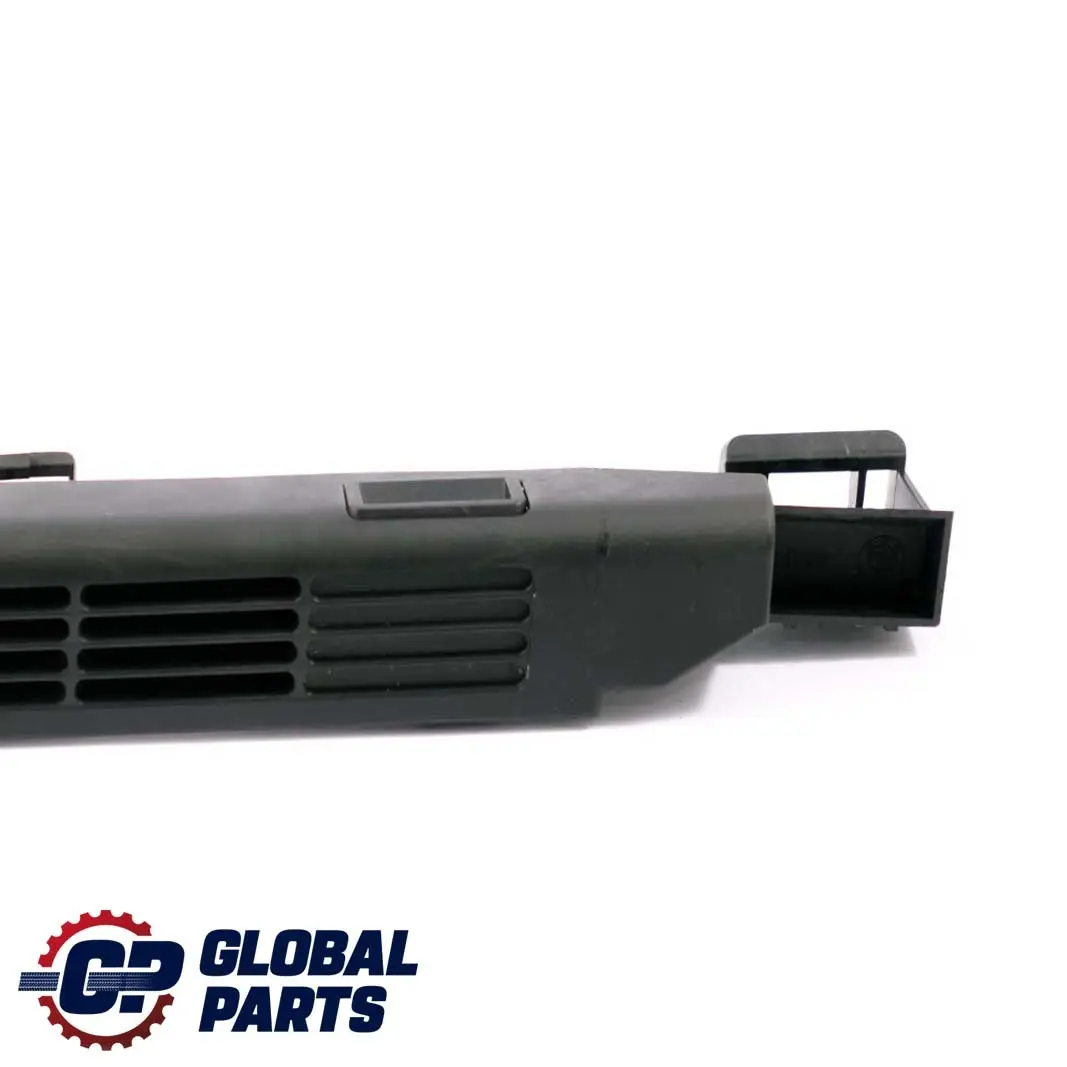 Lateral Trunk Floor Vent Louvre Left para BMW E46 Touring con número de pieza 8208971 BMW E46 Touring Lateral Trunk Floor Vent Louvre Left - SKU 8235651 - Número de pieza 8208971