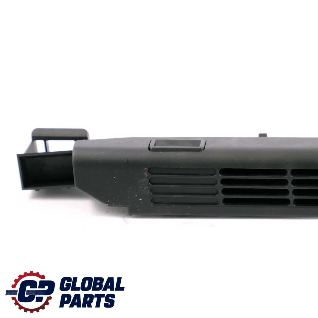Kratka Wentylacyjna Bagażnika do BMW E46 Touring o numerze 8208972 BMW E46 Touring Kratka Wentylacyjna Bagażnika - SKU 8235652 - Numer Części 8208972