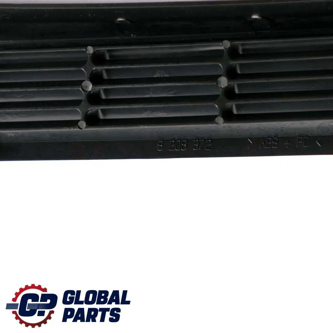 Lateral Trunk Floor Vent Louvre Right para BMW E46 Touring con número de pieza 8208972 BMW E46 Touring Lateral Trunk Floor Vent Louvre Right - SKU 8235652 - Número de pieza 8208972