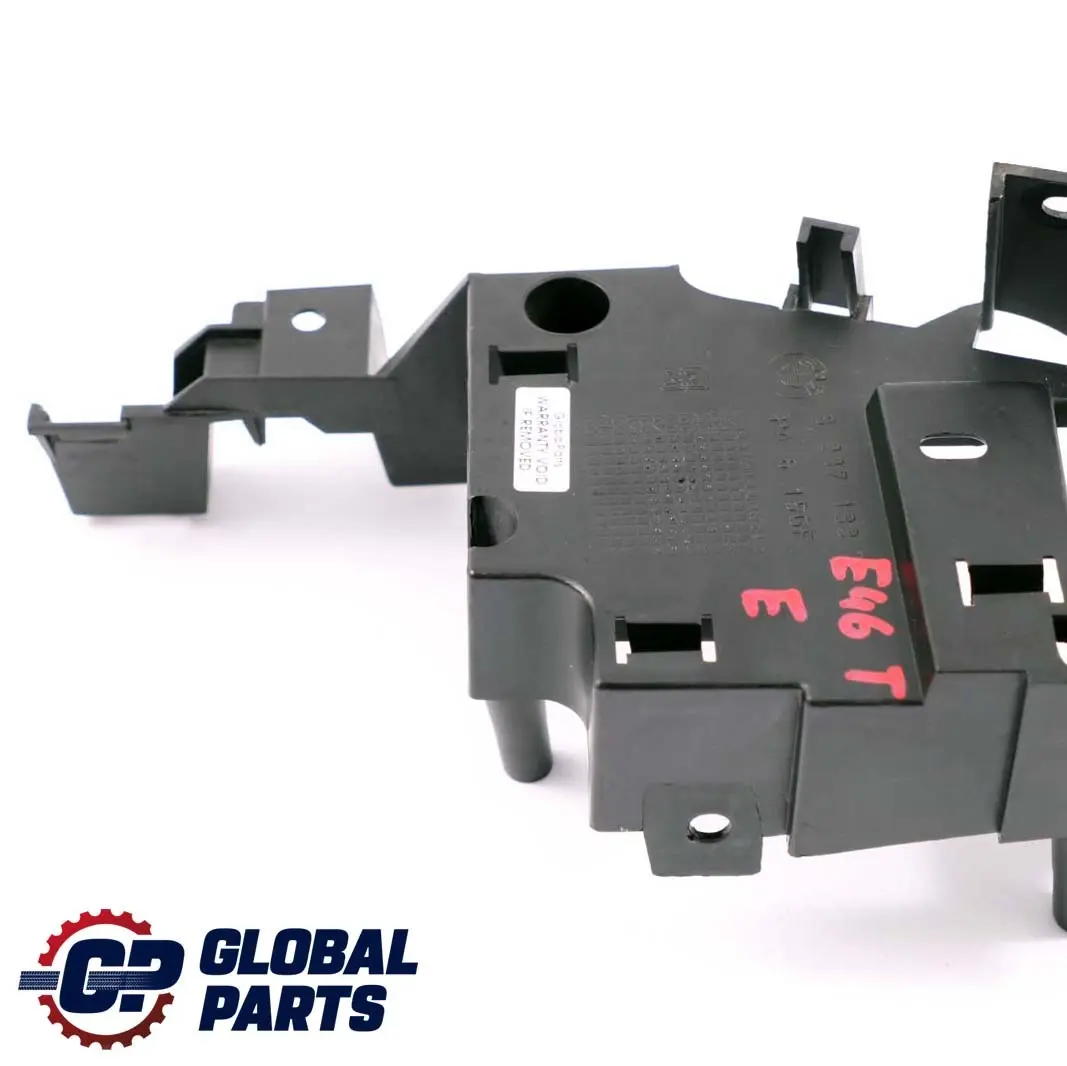 Soporte base cinturón seguridad trasero izquierdo para BMW E46 Touring con número de pieza 8237133 BMW E46 Touring Soporte base cinturón seguridad trasero izquierdo - SKU 8237133 - Número de pieza 8237133
