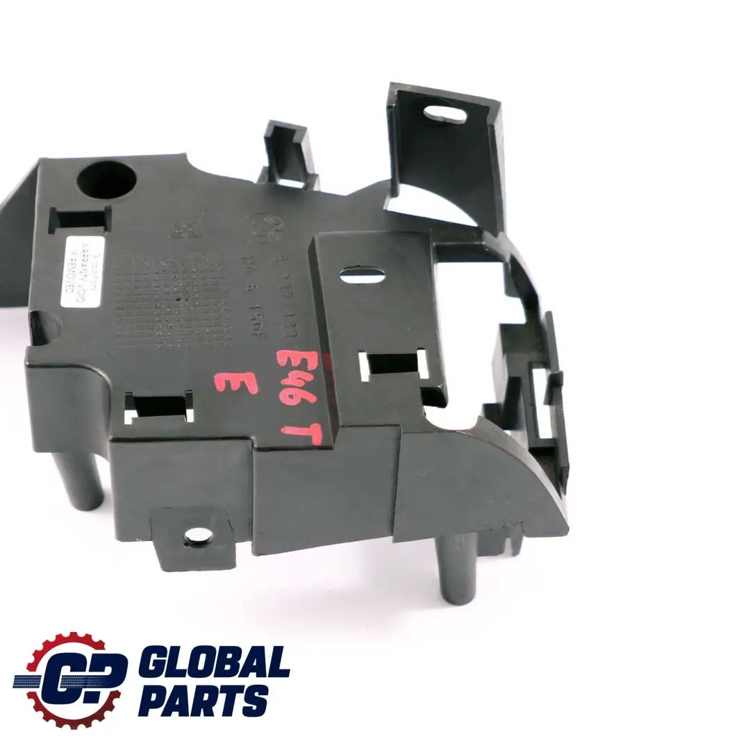 Soporte base cinturón seguridad trasero izquierdo para BMW E46 Touring con número de pieza 8237133 BMW E46 Touring Soporte base cinturón seguridad trasero izquierdo - SKU 8237133 - Número de pieza 8237133
