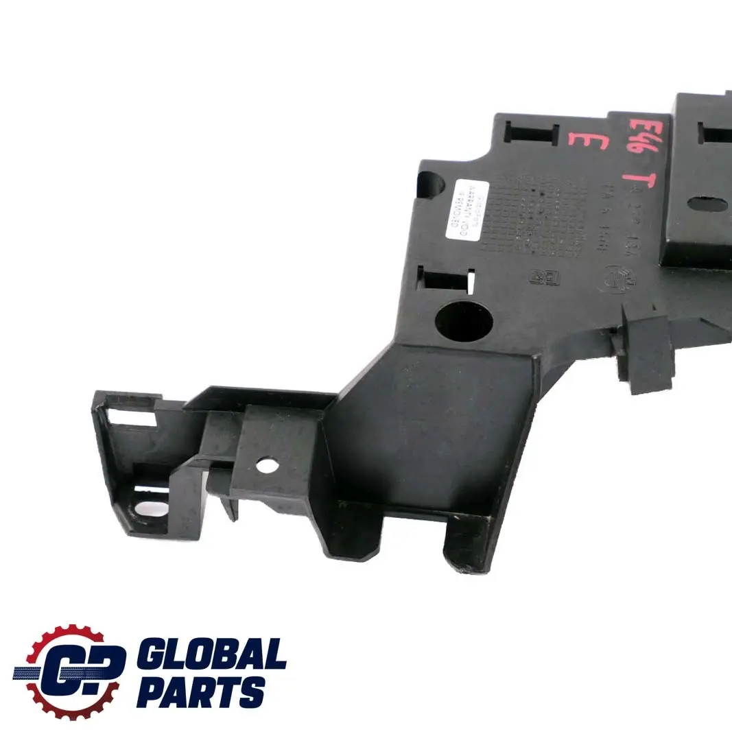BMW E46 Touring Base Soporte Asiento Cinturón Panel Embellecedor Trasero Derecho - SKU 8237134 - Número de pieza 8237134