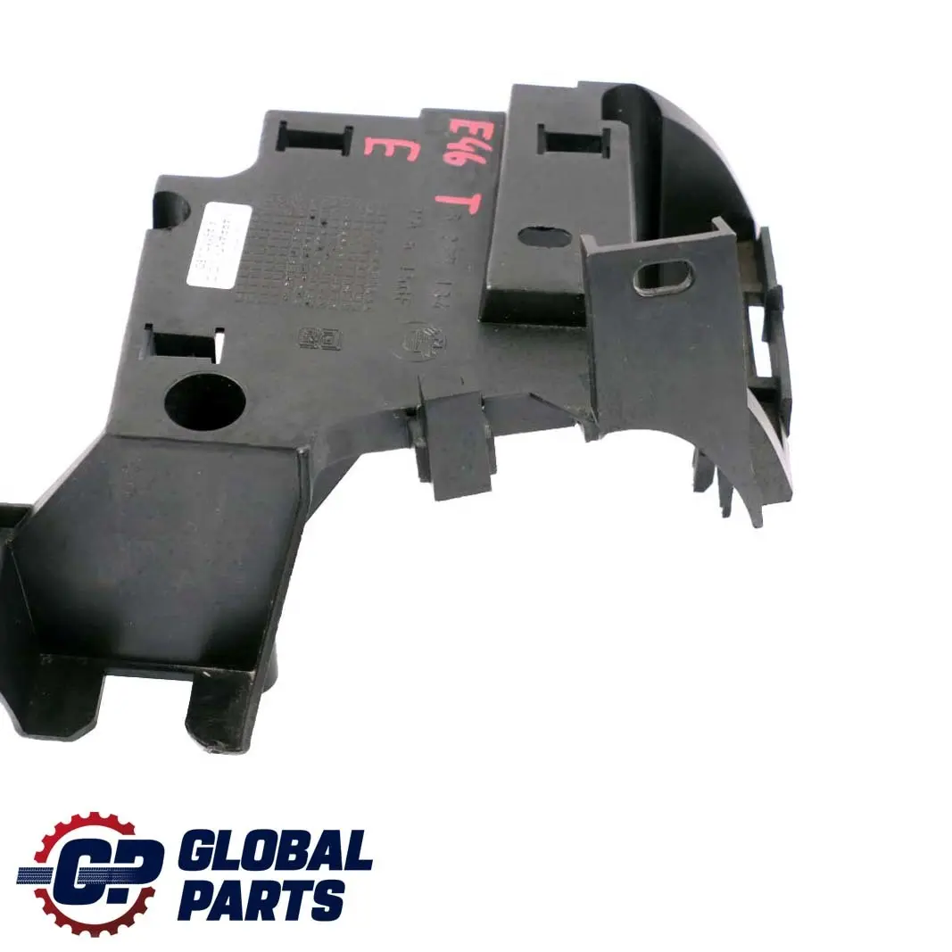 BMW E46 Touring Base Soporte Asiento Cinturón Panel Embellecedor Trasero Derecho - SKU 8237134 - Número de pieza 8237134