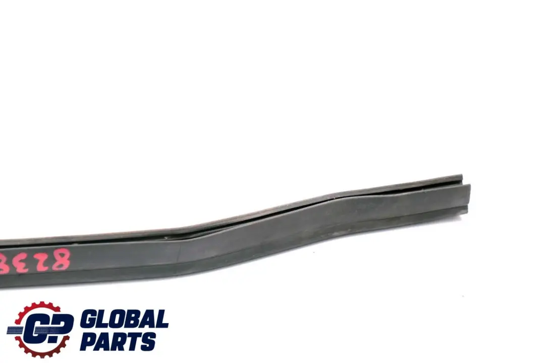 Abdichtung Windlauf Frontklappe für BMW 5 er E39 mit Teilenummer 8238595 BMW 5 er E39 Abdichtung Windlauf Frontklappe - SKU 8238595 - Teilenummer 8238595