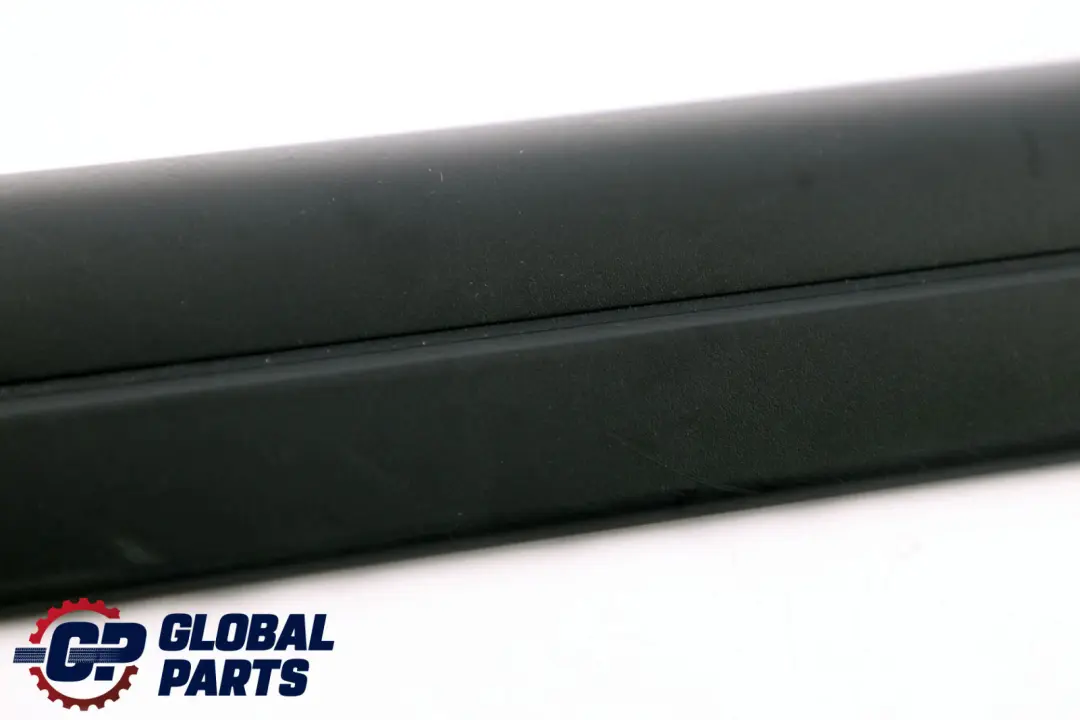 Coupé Abdeckleiste Einstieg Innen Links Schwarz 8239957 für BMW 3 er E46 mit Teilenummer 8239959 BMW 3 er E46 Coupé Abdeckleiste Einstieg Innen Links Schwarz 8239957 - SKU 8239959 - Teilenummer 8239959
