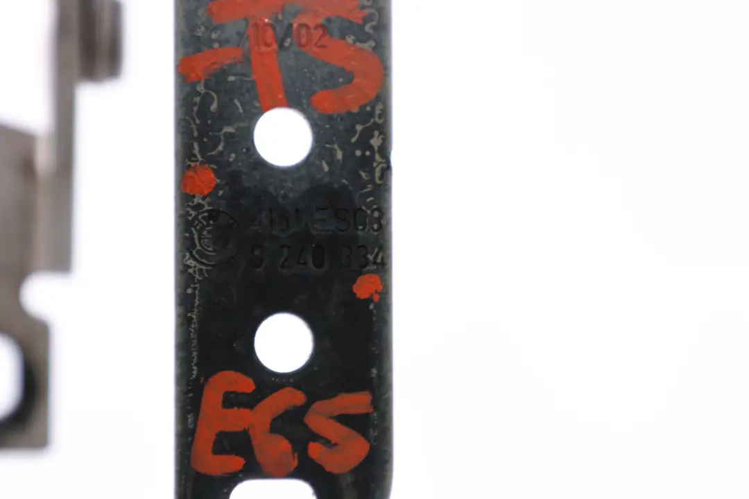 Zawias Maski Prawy Przód Titansilber do BMW E65 E67 o numerze 8240334 BMW E65 E67 Zawias Maski Prawy Przód Titansilber - SKU 8240334-TS - Numer Części 8240334