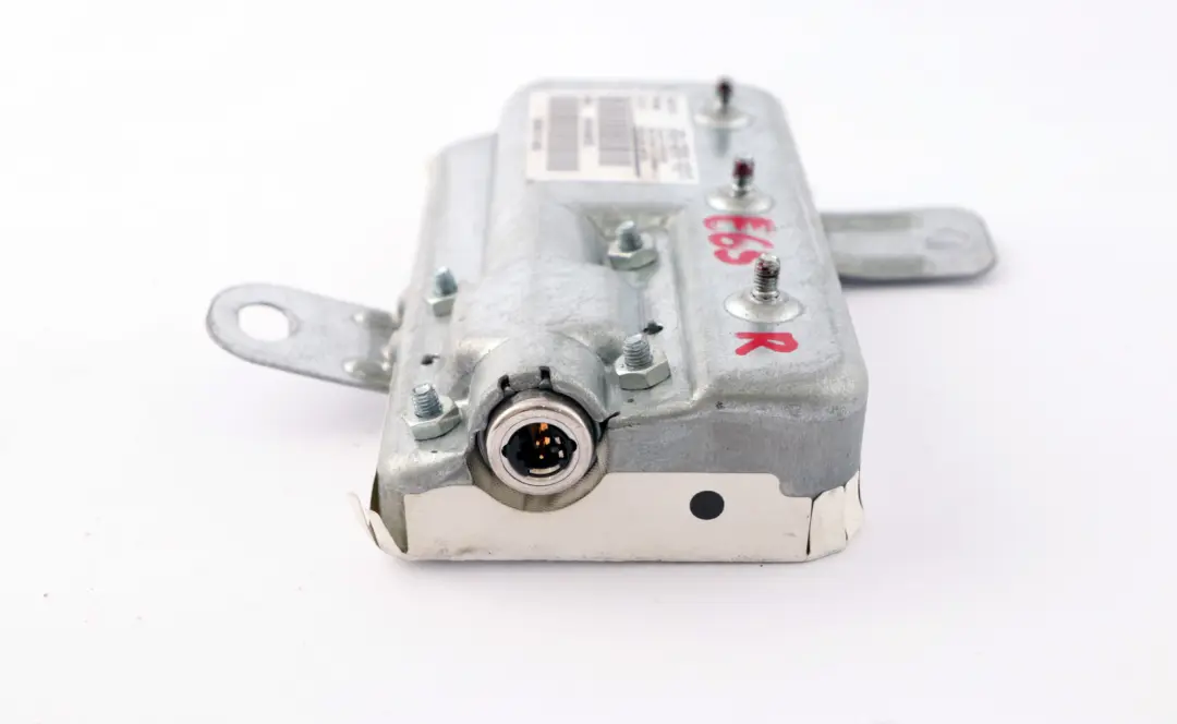 Right O/S Front Door Airbag Module O/S to BMW 7 Series E65 E66 with Part number 8240468 BMW 7 Series E65 E66 Right O/S Front Door Airbag Module O/S - SKU 8240468 - Part number 8240468