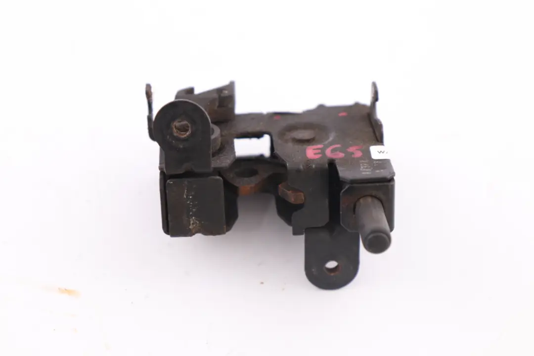 Rygiel Zamek Zaczep Maski Silnika do BMW E65 E66 o numerze 8240599 BMW E65 E66 Rygiel Zamek Zaczep Maski Silnika - SKU 8240599 - Numer Części 8240599