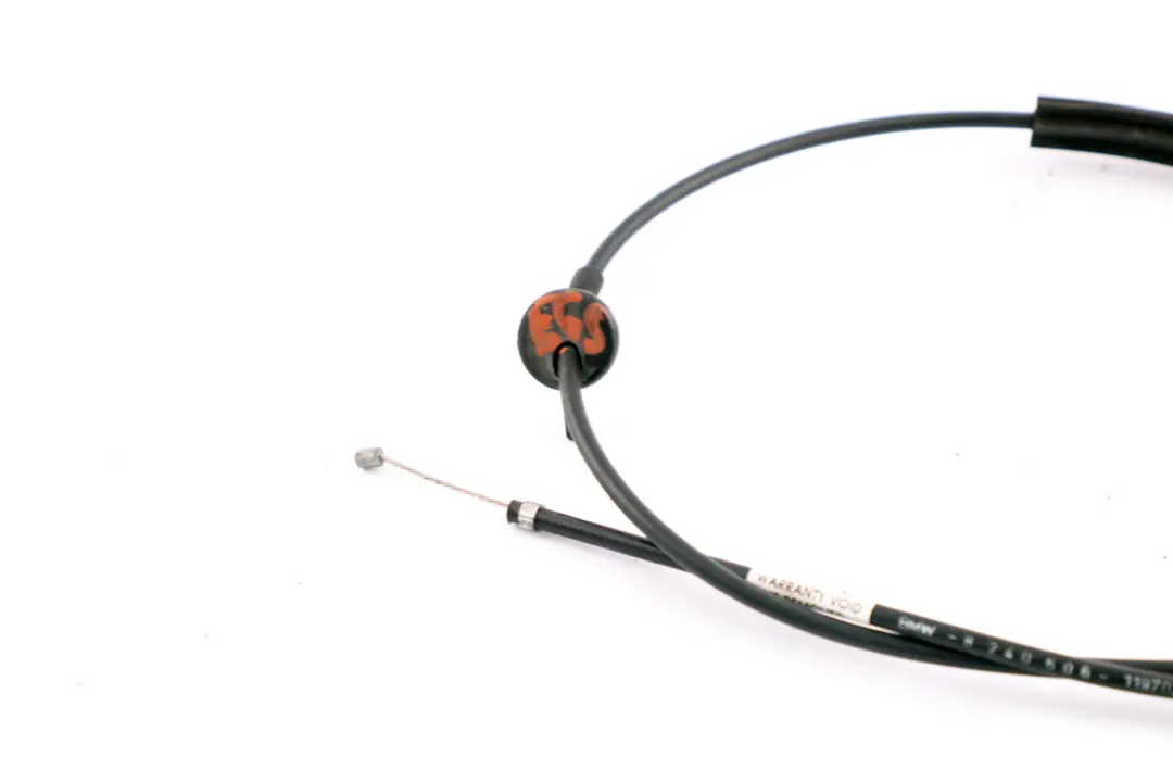 Przewód Bowdena zamka maski tył do BMW E65 E66 E67 o numerze 8240606 BMW E65 E66 E67 Przewód Bowdena zamka maski tył - SKU 8240606 - Numer Części 8240606