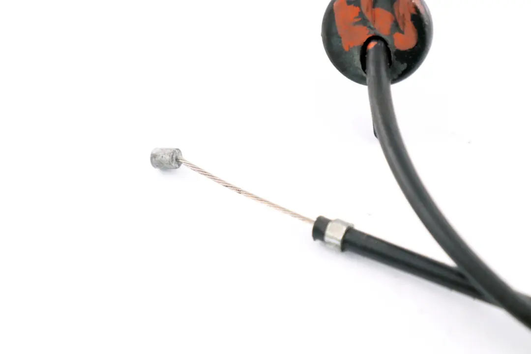 Przewód Bowdena zamka maski tył do BMW E65 E66 E67 o numerze 8240606 BMW E65 E66 E67 Przewód Bowdena zamka maski tył - SKU 8240606 - Numer Części 8240606