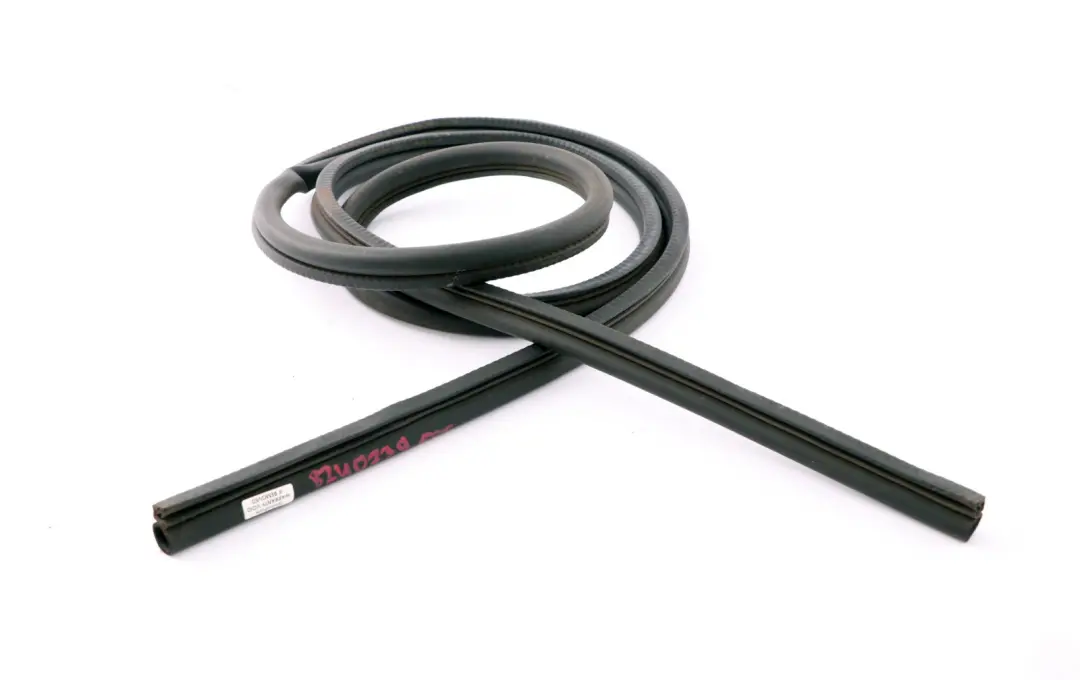 Trasero Capo Junta De Sellado Tira De Agua para BMW E65 E66 E67 Motor con número de pieza 8240739 BMW E65 E66 E67 Motor Trasero Capo Junta De Sellado Tira De Agua - SKU 8240739 - Número de pieza 8240739