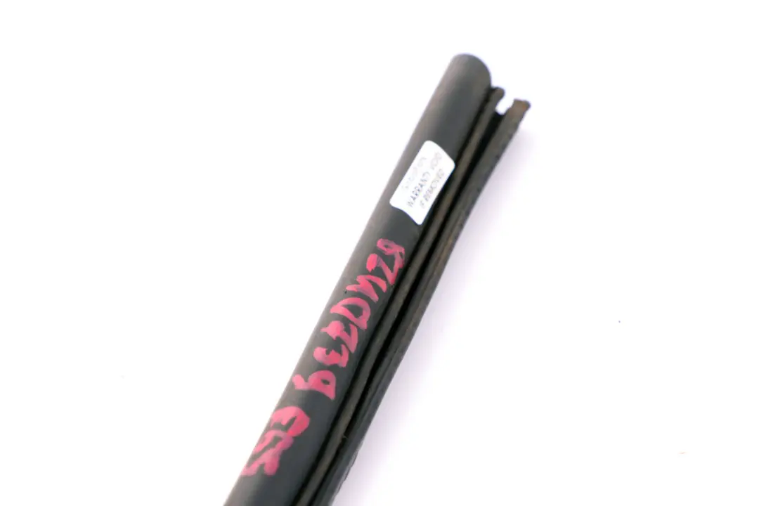 BMW E65 E66 E67 Motor Trasero Capo Junta De Sellado Tira De Agua - SKU 8240739 - Número de pieza 8240739