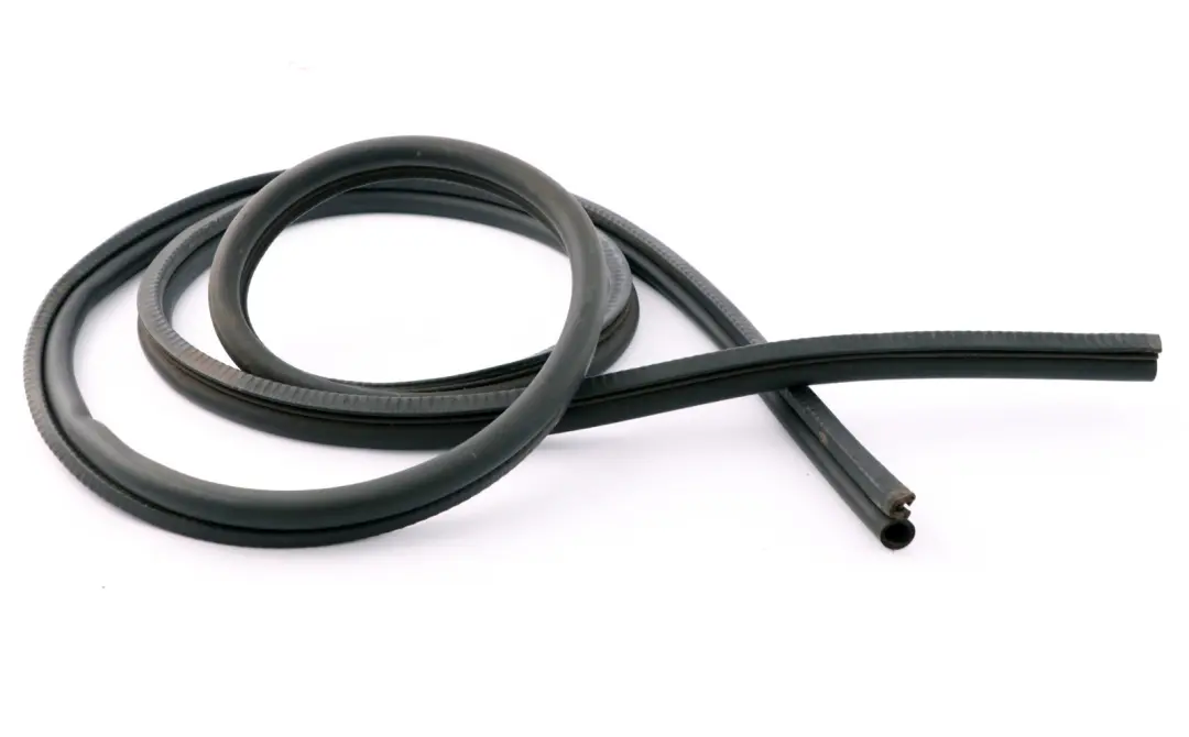 Abdichtung Frontklappe Hinten BMW 7 er E65 E66 E67 - SKU 8240739 - Teilenummer 8240739