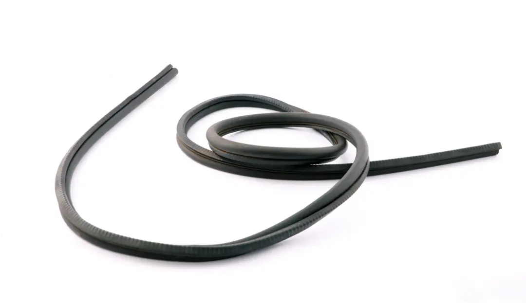Abdichtung Frontklappe Hinten BMW 7 er E65 E66 E67 - SKU 8240739 - Teilenummer 8240739