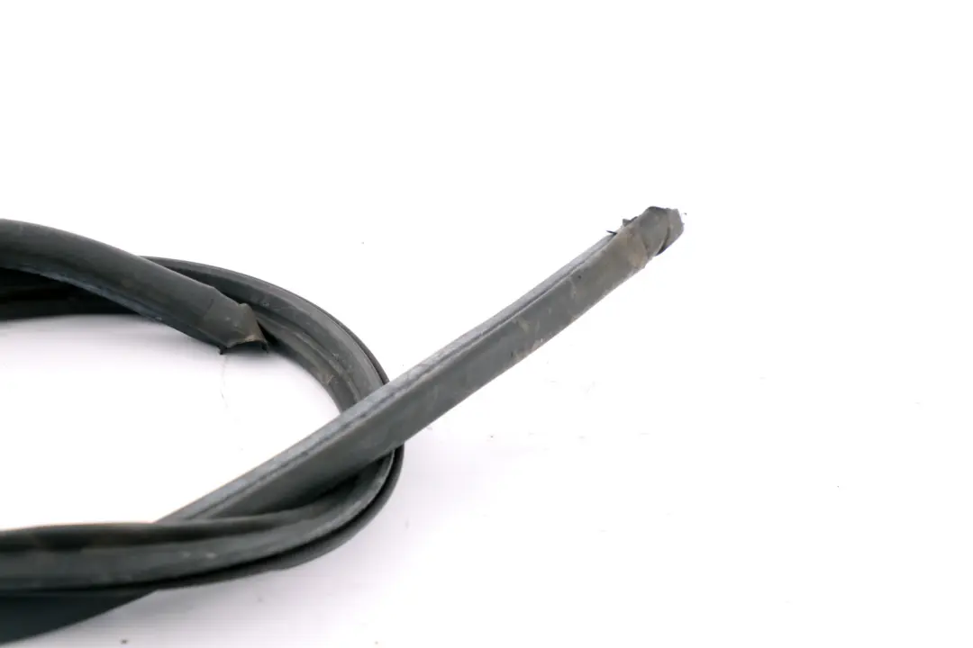BMW 7 er E65 E66 E67 Abdichtung Frontklappe Mitte - SKU 8240742 - Teilenummer 8240742