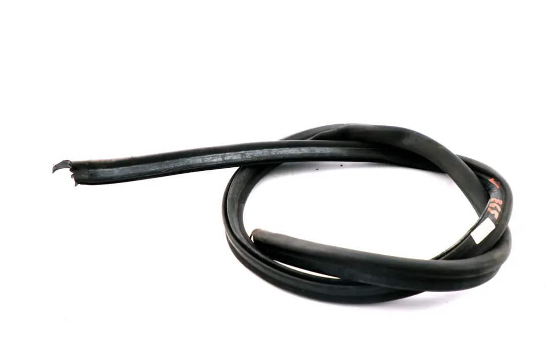 BMW 7 er E65 E66 E67 Abdichtung Frontklappe Mitte - SKU 8240742 - Teilenummer 8240742