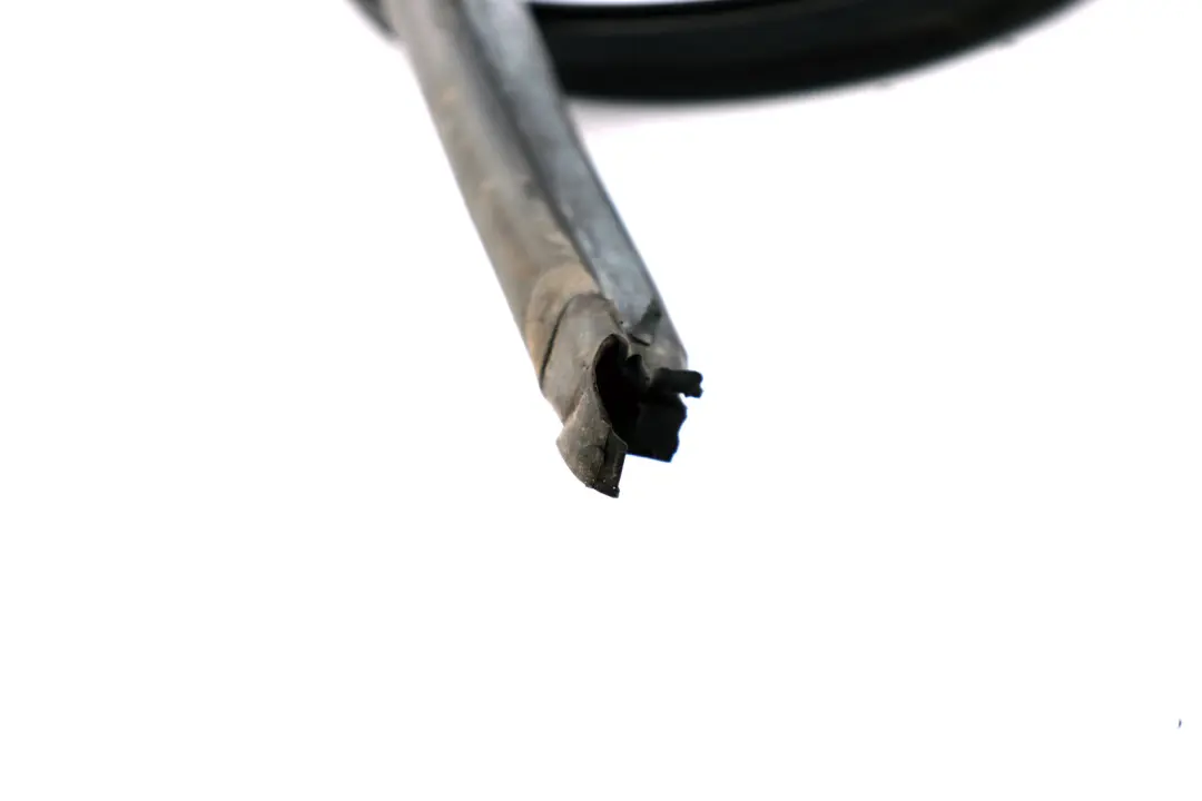 Chiusura Ermetica Lembo Anteriore Centro per BMW E65 E66 E67 con numero di parte 8240742 BMW E65 E66 E67 Chiusura Ermetica Lembo Anteriore Centro - SKU 8240742 - Numero di parte 8240742