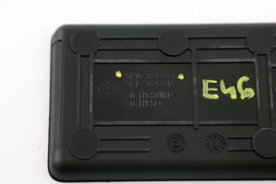 Caoutchouc pour le bac à cendres avant Noir pour BMW E46 à propos du numéro de pièce 8242843 BMW E46 Caoutchouc pour le bac à cendres avant Noir - SKU 8242843 - Numéro de pièce 8242843