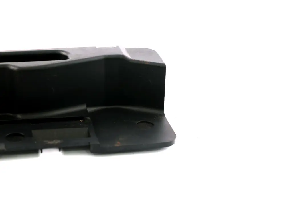 Osłona Obudowa Bagażnika Prawa Uchwyt do BMW E65 E66 o numerze 8243125 BMW E65 E66 Osłona Obudowa Bagażnika Prawa Uchwyt - SKU 8243125 - Numer Części 8243125