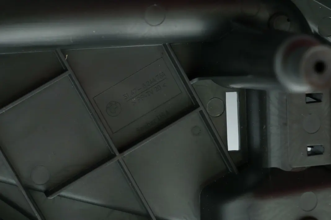 Longeron Avant Droite Noir pour BMW X5 E53 Edition à propos du numéro de pièce 8244764 BMW X5 E53 Edition Longeron Avant Droite Noir - SKU 8244764 - Numéro de pièce 8244764