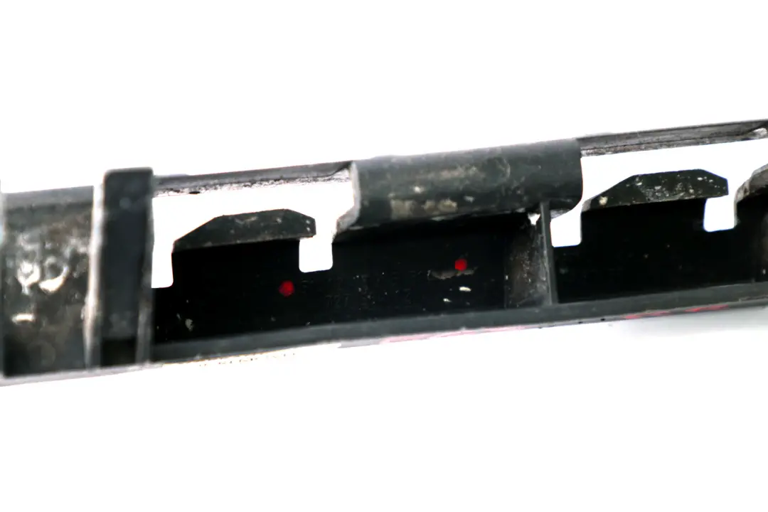 Montaje Lateral Trasero Derecho En Parachoques Trasero para BMW E65 E66 E67 con número de pieza 8245314 BMW E65 E66 E67 Montaje Lateral Trasero Derecho En Parachoques Trasero - SKU 8245314 - Número de pieza 8245314