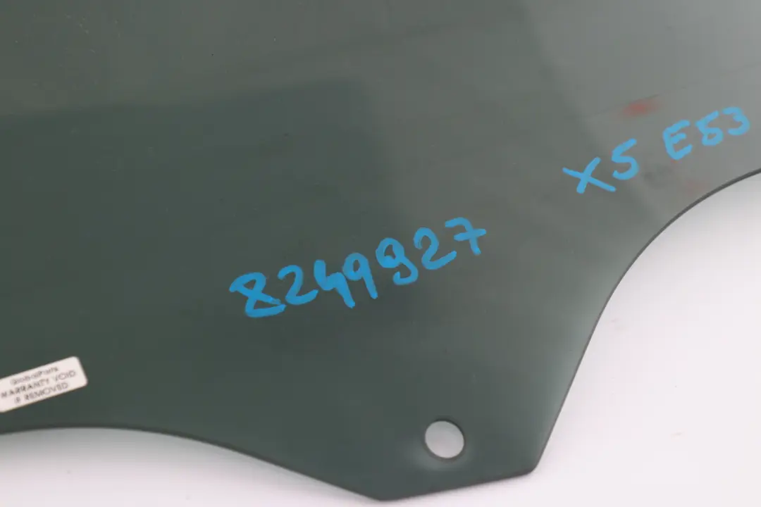 Vitre Latérale De Porte Arrière Gauche Noire AS3 pour BMW X5 E53 à propos du numéro de pièce 8249927 BMW X5 E53 Vitre Latérale De Porte Arrière Gauche Noire AS3 - SKU 8249927 - Numéro de pièce 8249927
