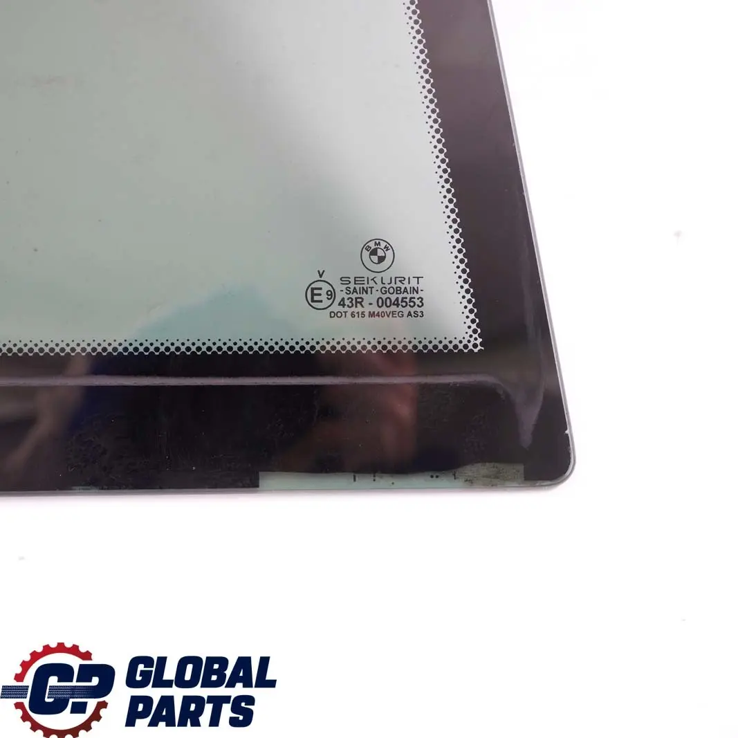 Trasera Derecha Ventana Triangulo Fijo Tintado Negro para BMW E53 con número de pieza 8249930 BMW E53 Trasera Derecha Ventana Triangulo Fijo Tintado Negro - SKU 8249930-1 - Número de pieza 8249930