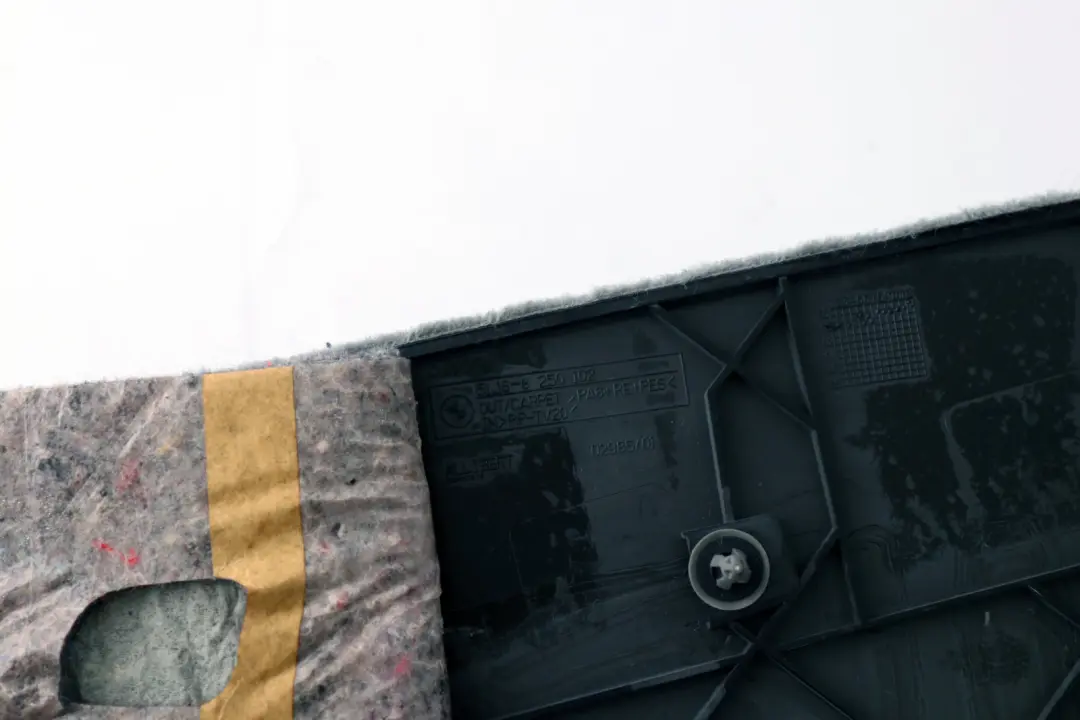 Consola Central Trasera Derecha Panel Gris para BMW X5 E53 con número de pieza 8250102 BMW X5 E53 Consola Central Trasera Derecha Panel Gris - SKU 8250102-1 - Número de pieza 8250102