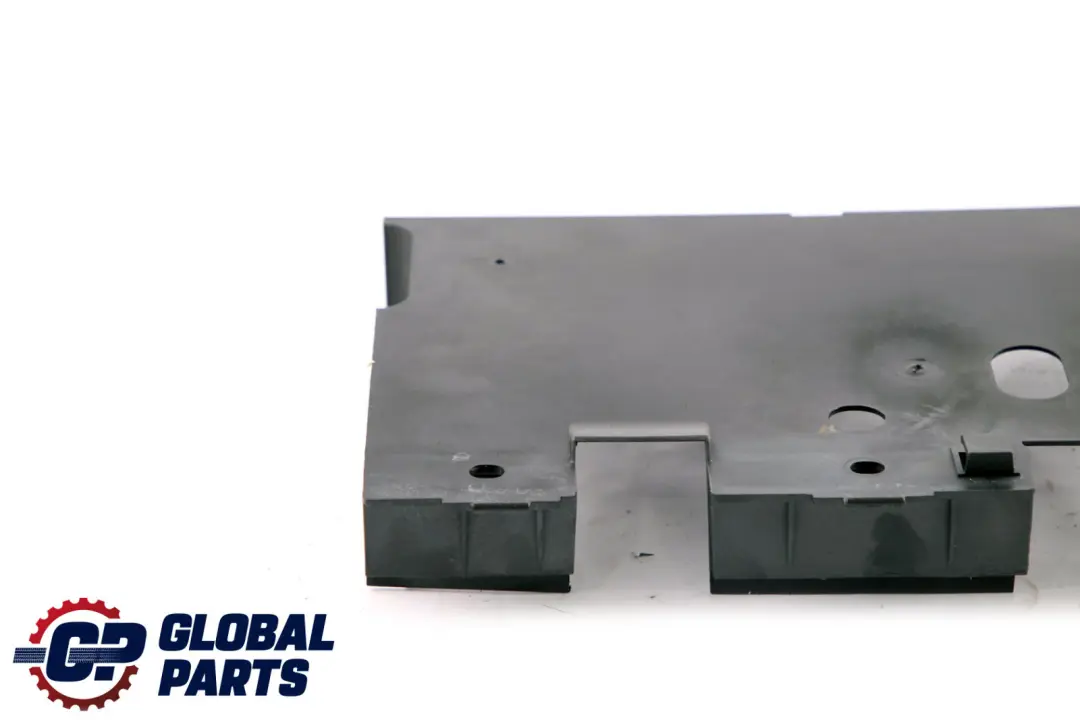 Couvercle de fermeture de hayon de coffre Noir pour BMW E46 Cabrio à propos du numéro de pièce 8250106 BMW E46 Cabrio Couvercle de fermeture de hayon de coffre Noir - SKU 8250106 - Numéro de pièce 8250106