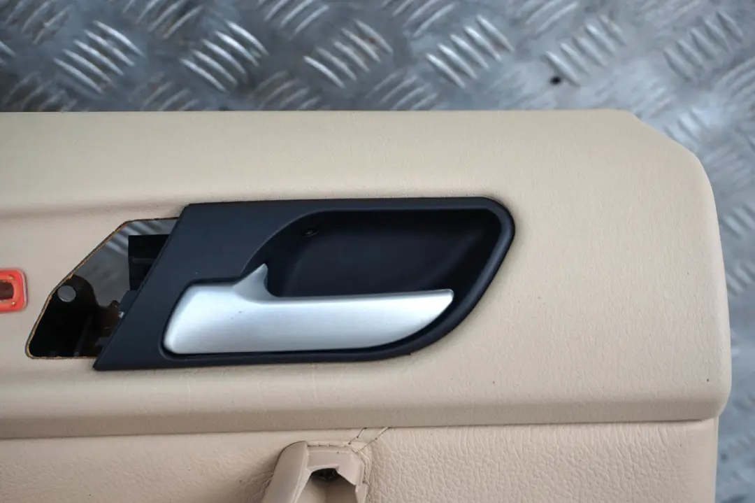 Türverkleidung Hinten Links Leder Hell Beige für BMW X5 er E53 mit Teilenummer 8250207 BMW X5 er E53 Türverkleidung Hinten Links Leder Hell Beige - SKU 8250207 - Teilenummer 8250207