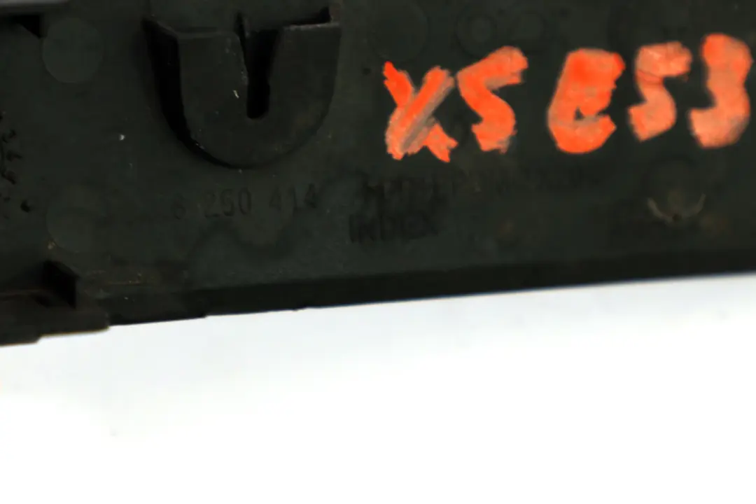 Zaślepka Haka Obudowa Osłona Zderzaka Prawy Przód do BMW X5 E53 o numerze 8250414 BMW X5 E53 Zaślepka Haka Obudowa Osłona Zderzaka Prawy Przód - SKU 8250414 - Numer Części 8250414