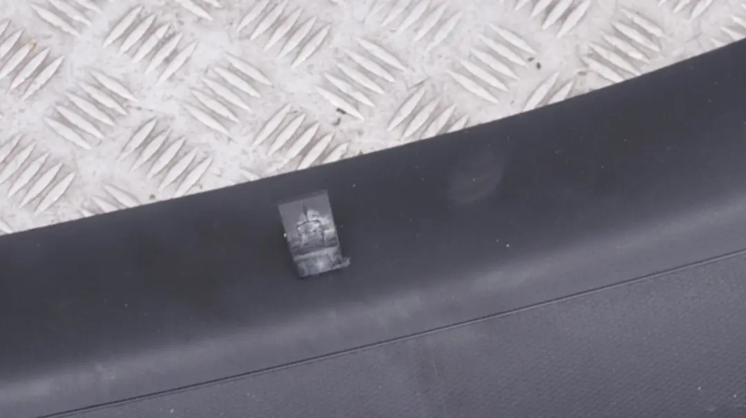 Verkleidung Heckklappe Unten für BMW 3 er E46 Compact mit Teilenummer 8251554 BMW 3 er E46 Compact Verkleidung Heckklappe Unten - SKU 8251554 - Teilenummer 8251554