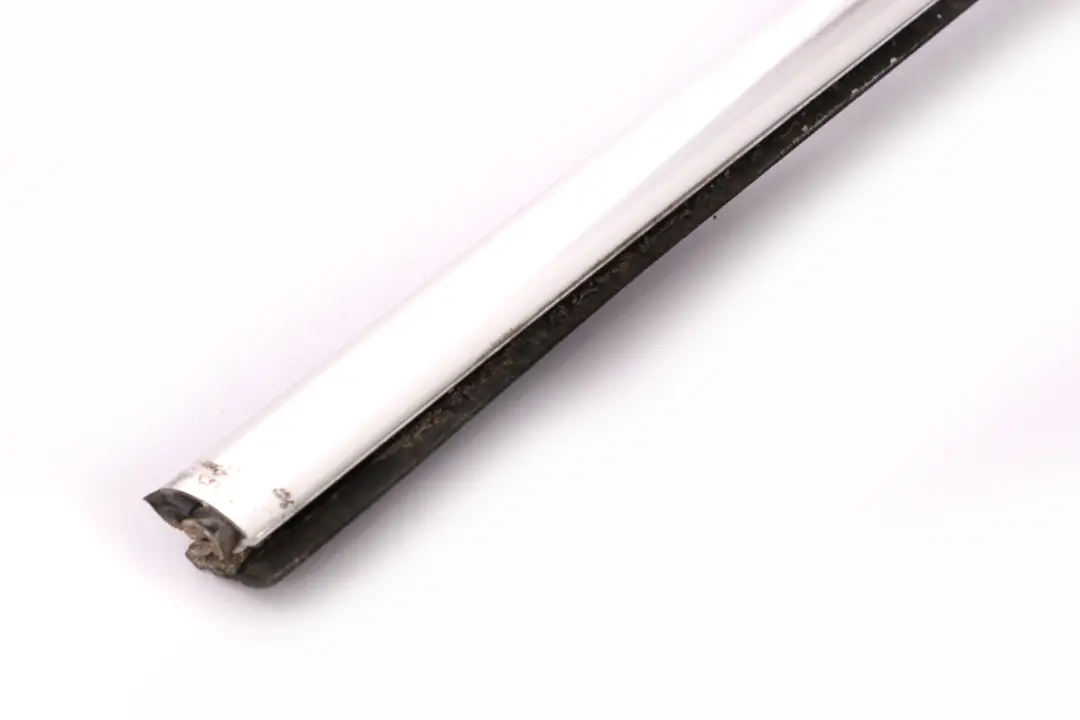 Front Right Door O/S Outer Weatherstrip Chrome to BMW X5 Series E53 with Part number 8251594 BMW X5 Series E53 Front Right Door O/S Outer Weatherstrip Chrome - SKU 8251594 - Part number 8251594