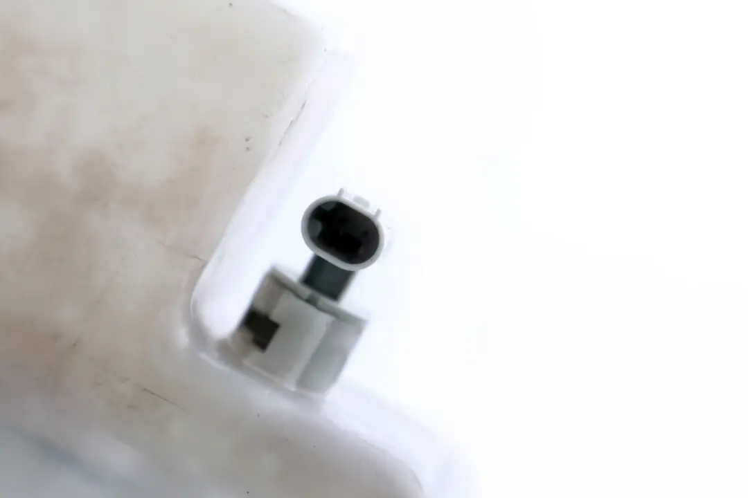 Deposito De liquido limpiaparabrisas para BMW E53 con número de pieza 8252722 BMW E53 Deposito De liquido limpiaparabrisas - SKU 8252722 - Número de pieza 8252722