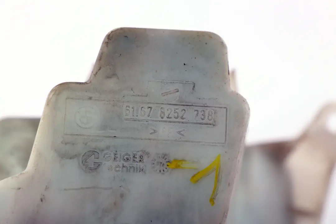 Dispositivo De Limpieza De Faros Botella para BMW 1 E53 con número de pieza 8252738 BMW 1 E53 Dispositivo De Limpieza De Faros Botella - SKU 8252738-1 - Número de pieza 8252738